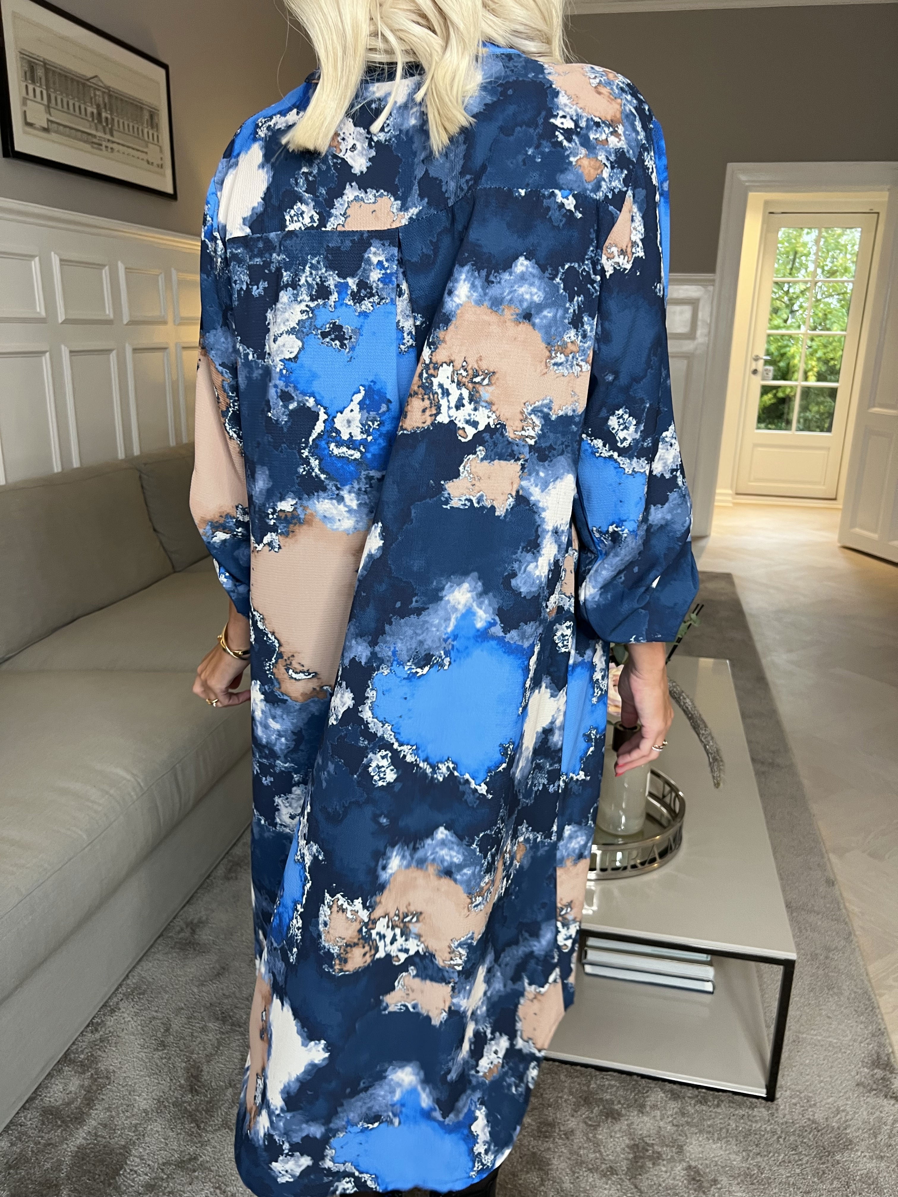 Vanesa Batik Long - Lätt och luftig mönstrad klänning